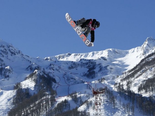 Peetu Piiroinen, locking up 2nd place during slopestyle qualifiers | P: Rob Schumacher, USA TODAY Sports