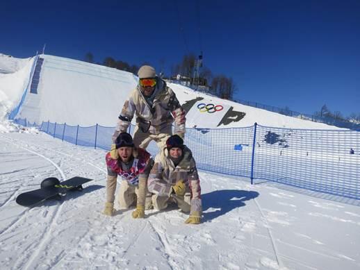 Post practice pyramid! @sagekotsenburg, @ChasGuldemond and coach Bill Enos give us a nice photo op in the mountains!