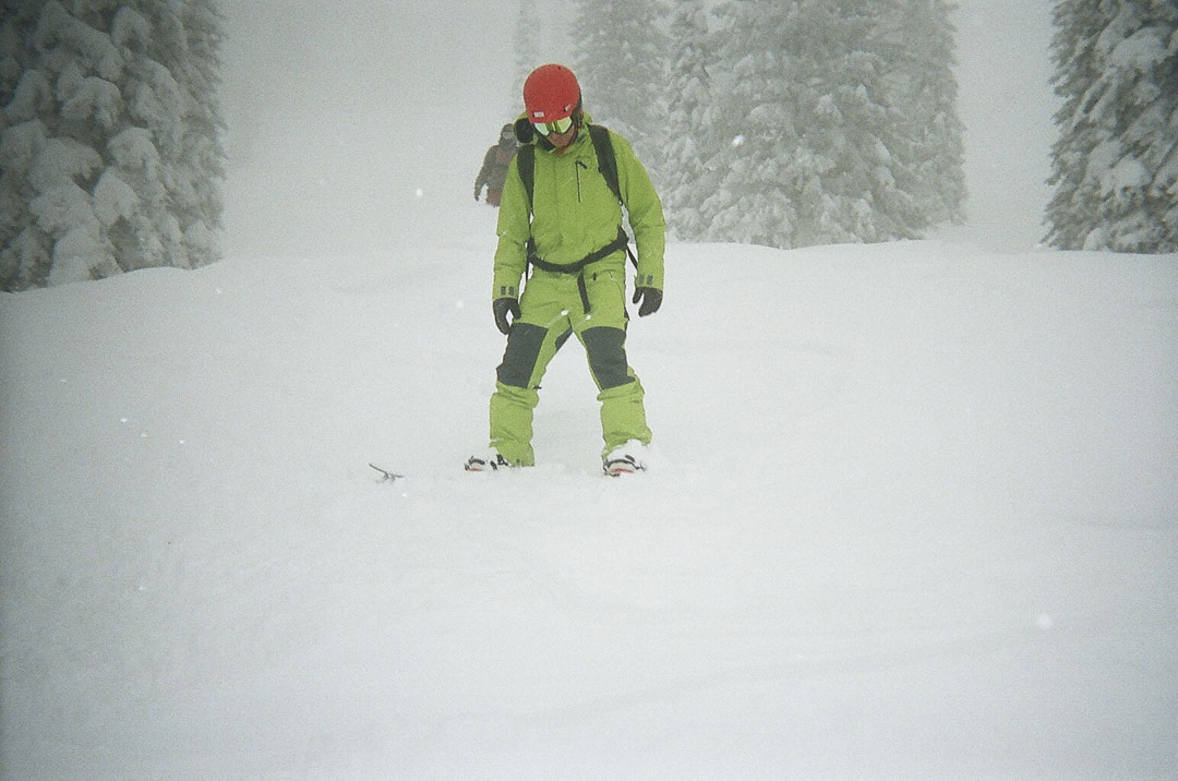 75240018Whitefish-Airblaster-March-Disposables
