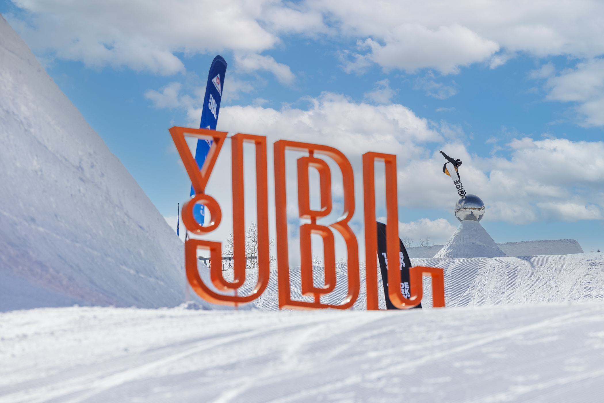 Zeb Powell di Pertunjukan Salju JBL di Park City – Majalah Snowboard